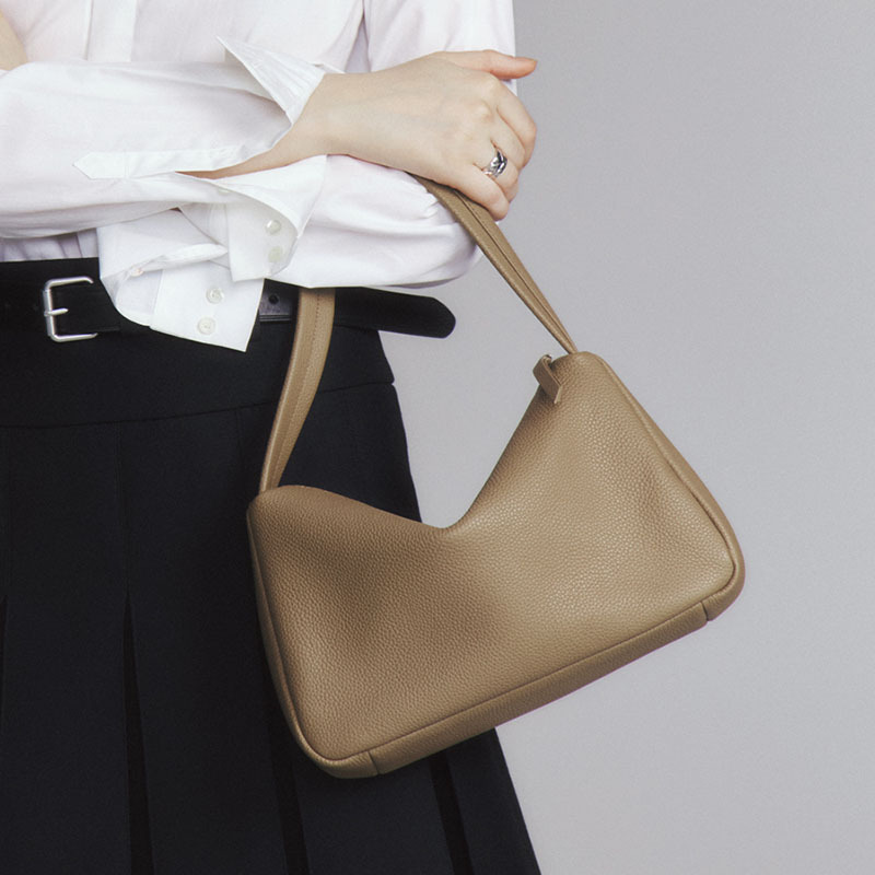 Embroidery Meaning - Bolso para axila de piel de