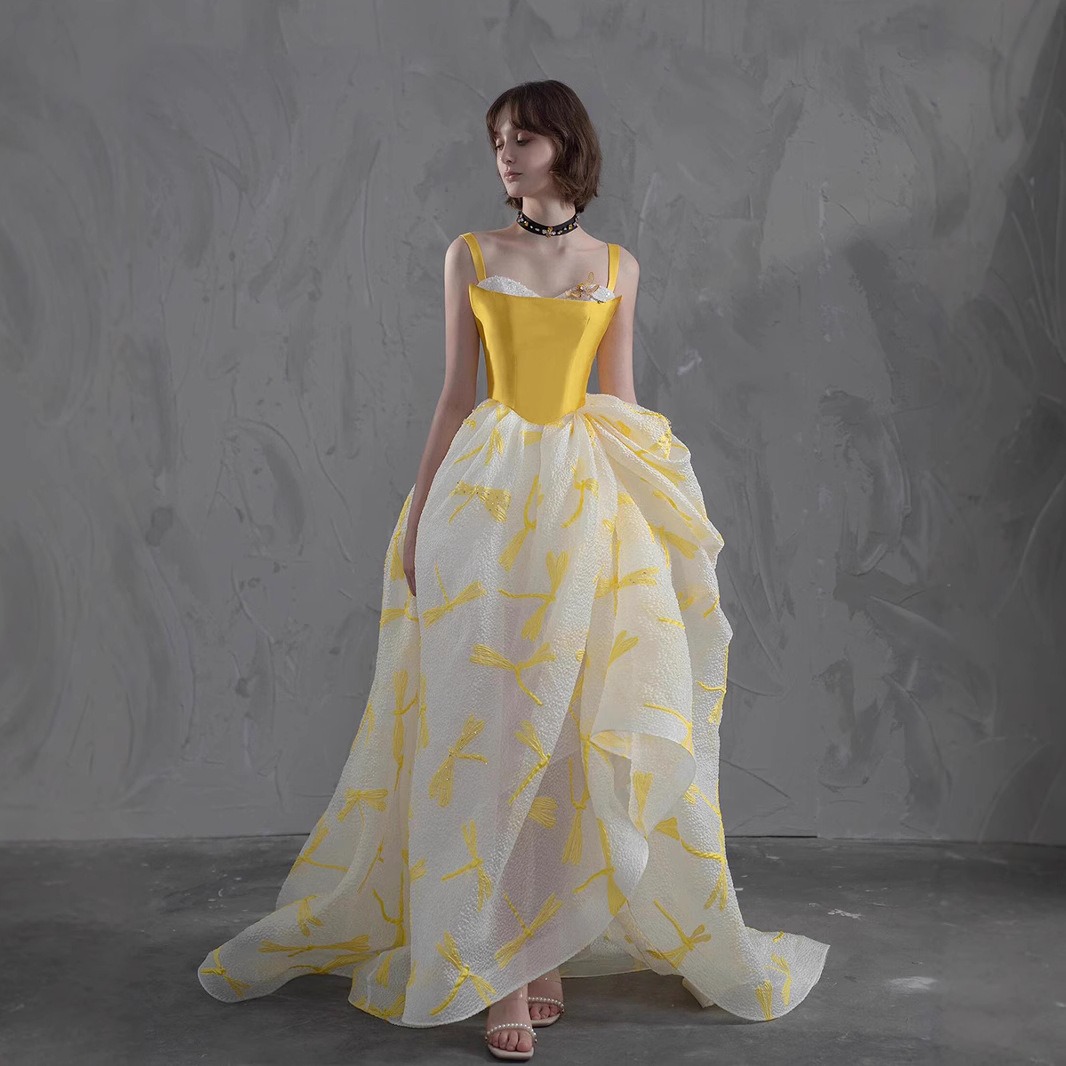 Elegante Vestido Largo de Saté - Embroidery Yellow Dress reseña y precio
